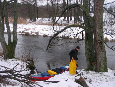 Zdjęcia z naszych spływów kajakowych - marcin-i-olaf-3-dniowy-zimowy-splyw-krutynia-z-noclegami-pod-namiotem-31-01-2007-03-02-20007